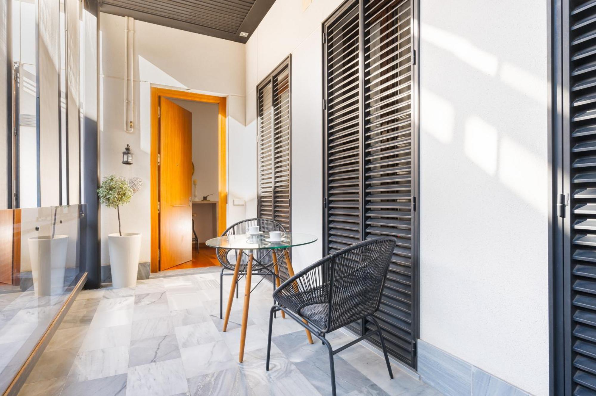 Ferienwohnung Attic With Terrace- 1Bd 1Bth- Corral Del Rey Sevilla Exterior foto