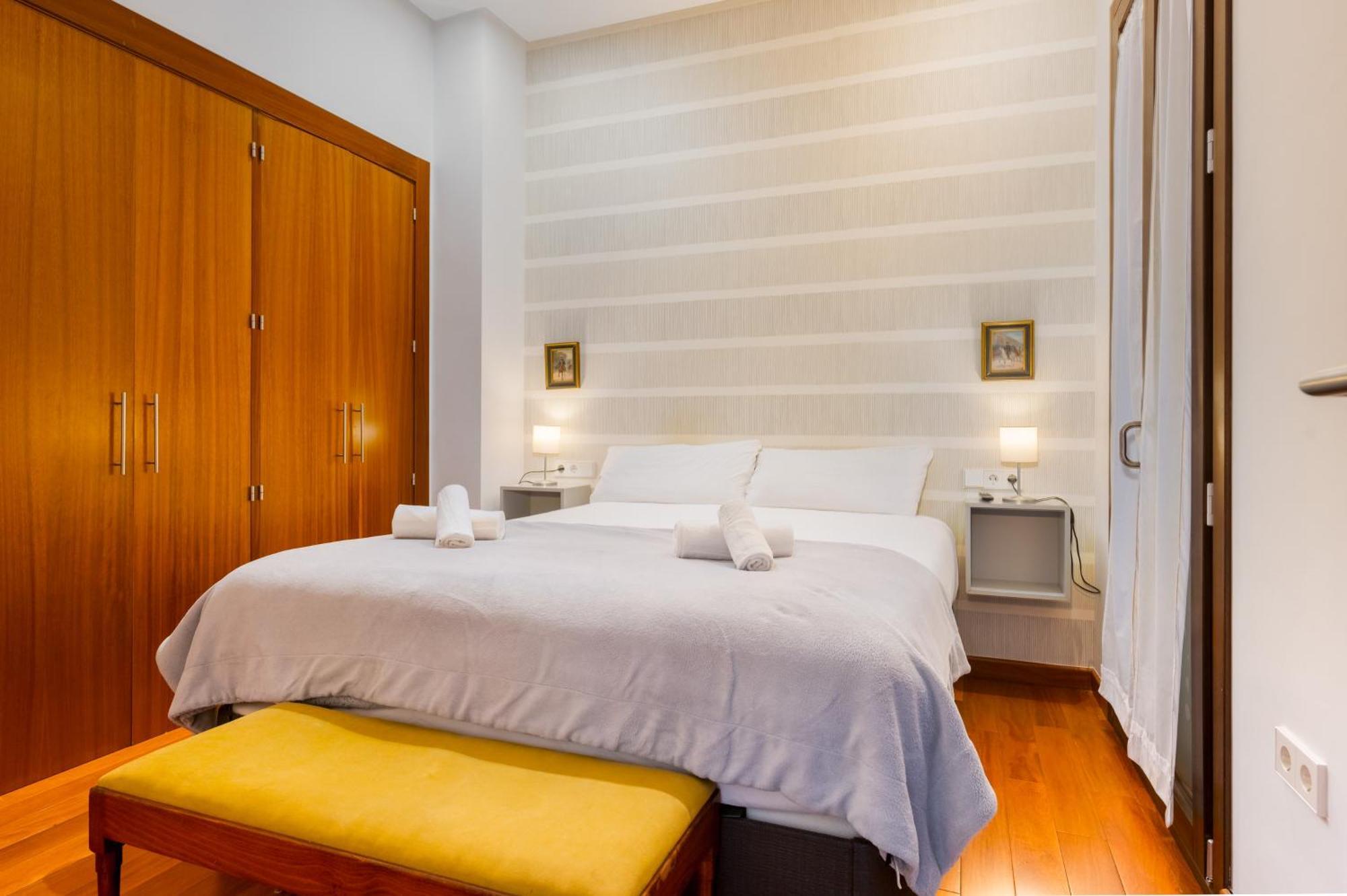 Ferienwohnung Attic With Terrace- 1Bd 1Bth- Corral Del Rey Sevilla Exterior foto