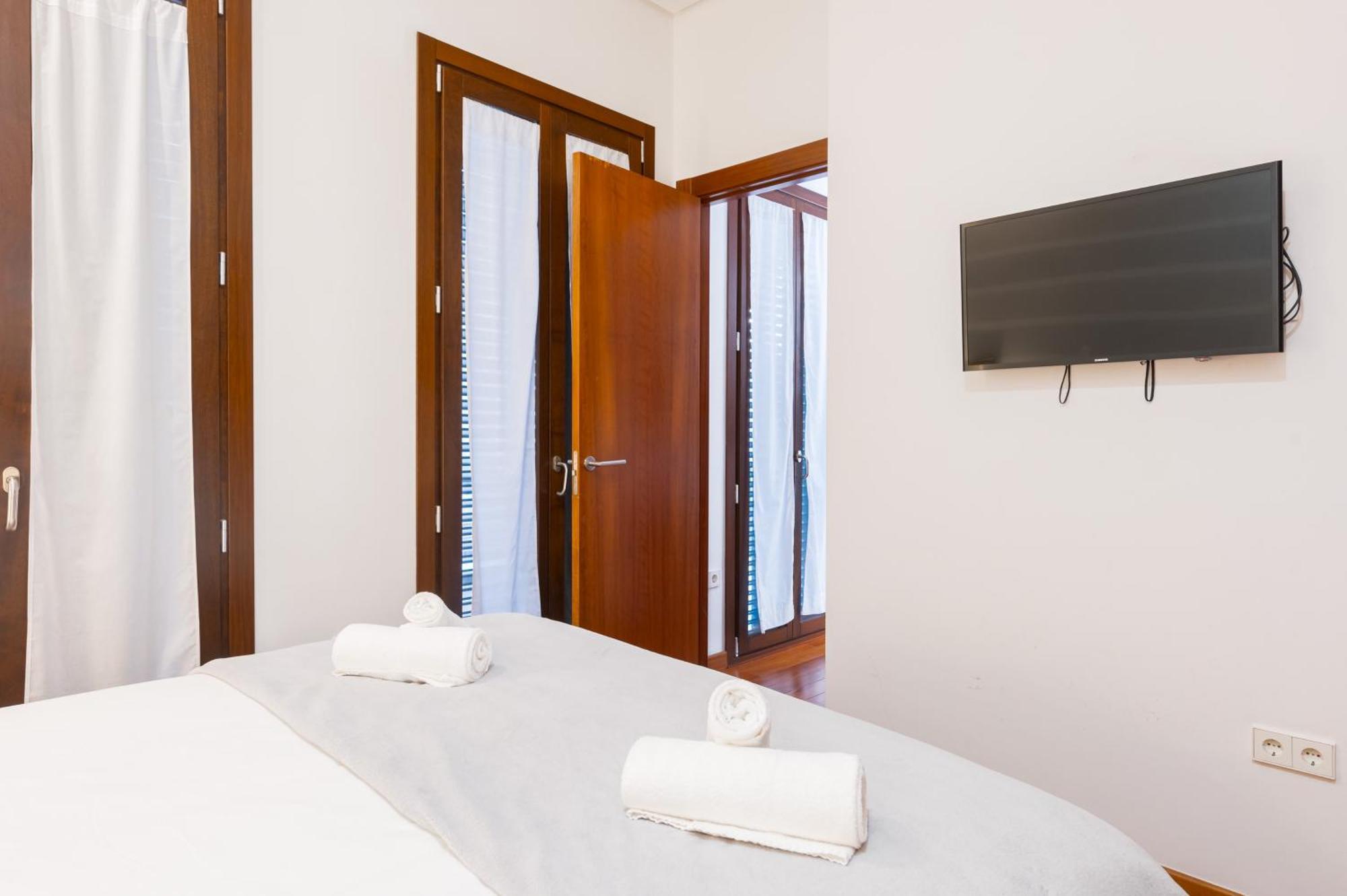 Ferienwohnung Attic With Terrace- 1Bd 1Bth- Corral Del Rey Sevilla Exterior foto